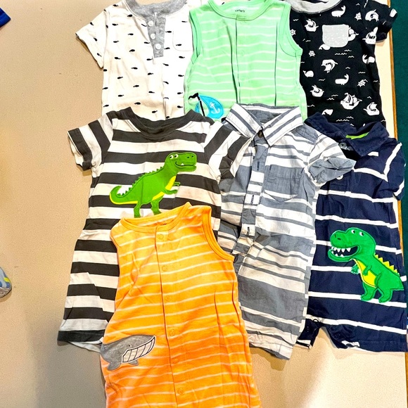 Carters Boys 12 months bodysuits (7 pieces) EUC - Picture 1 of 4